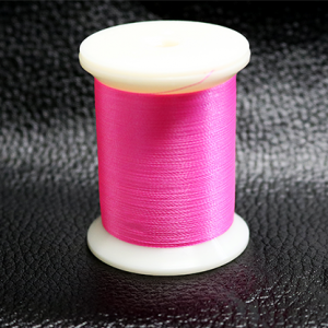 Super Glow UV Thread (rose chaud) par Premium Magic